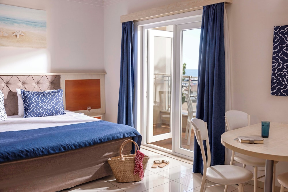Family Life Pascha Bay Hotel 8/50