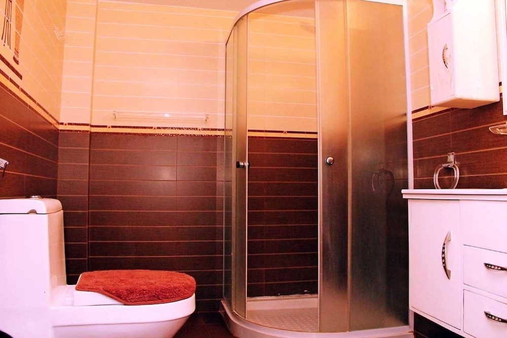 3 BEDROOMS, VILLA