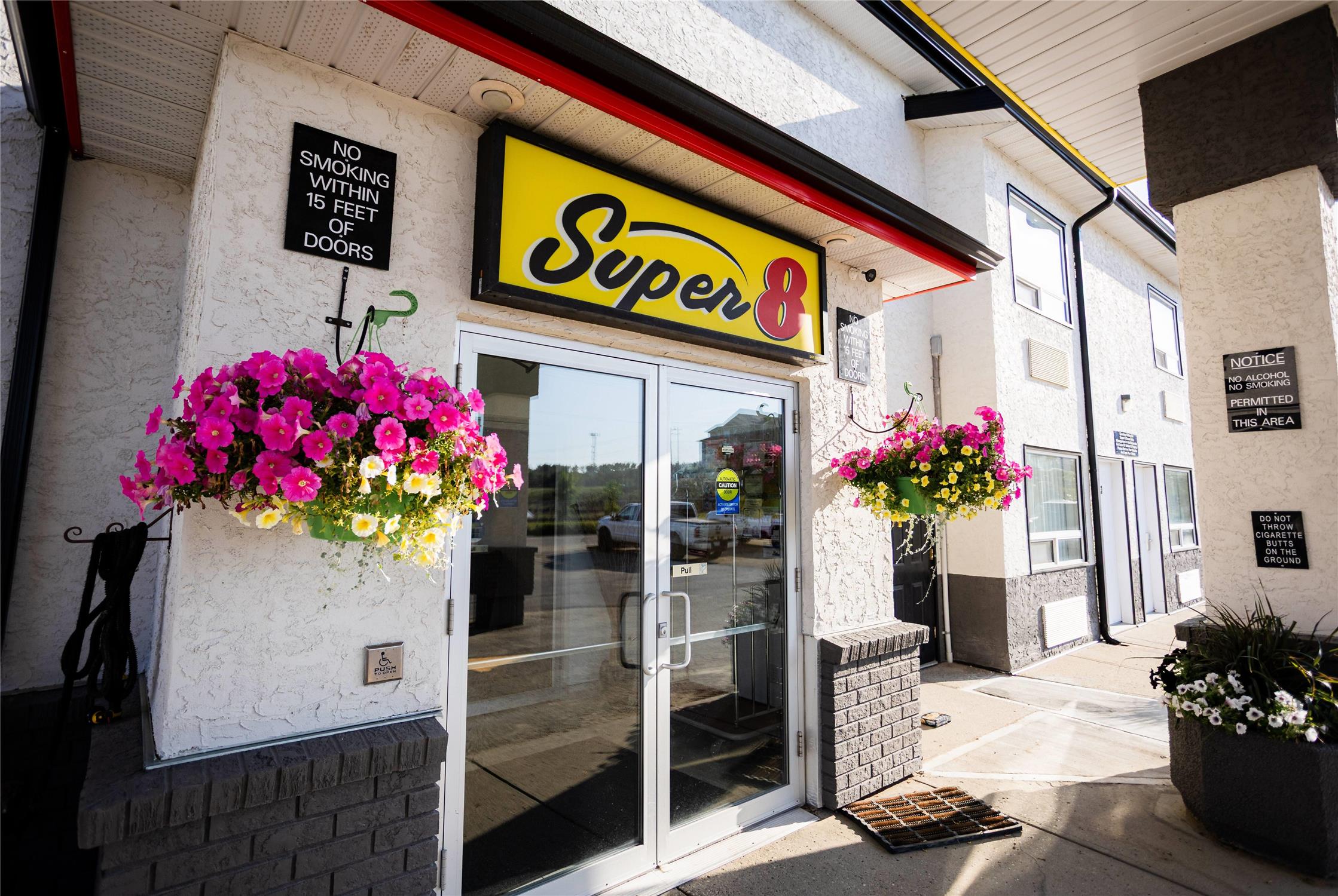 Super 8 By Wyndham Drayton Valley 10/26