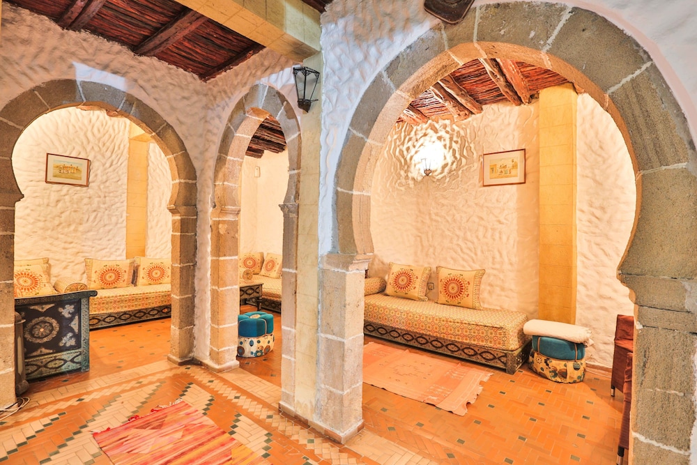 Riad Nakhla 34/62