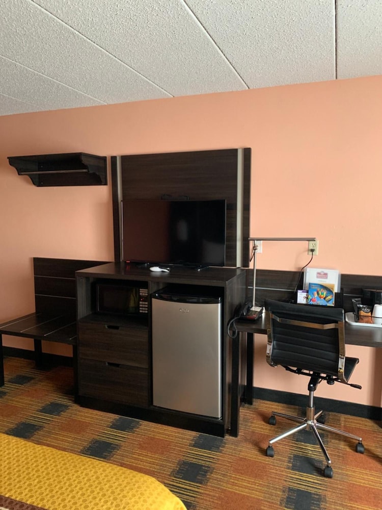 Regency Inn Suites 53/57