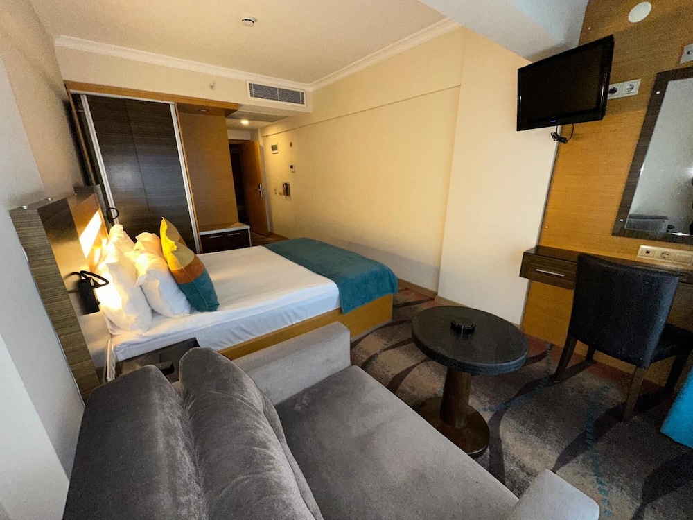 Ilayda Hotel 34/68