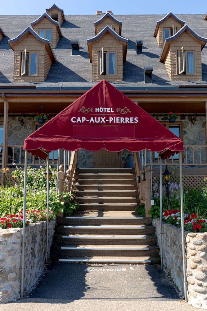 Hotel Cap Aux Pierres in L ISLE-AUX-COUDRES - QC