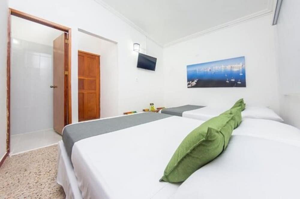 ROOM, QUADRUPLE