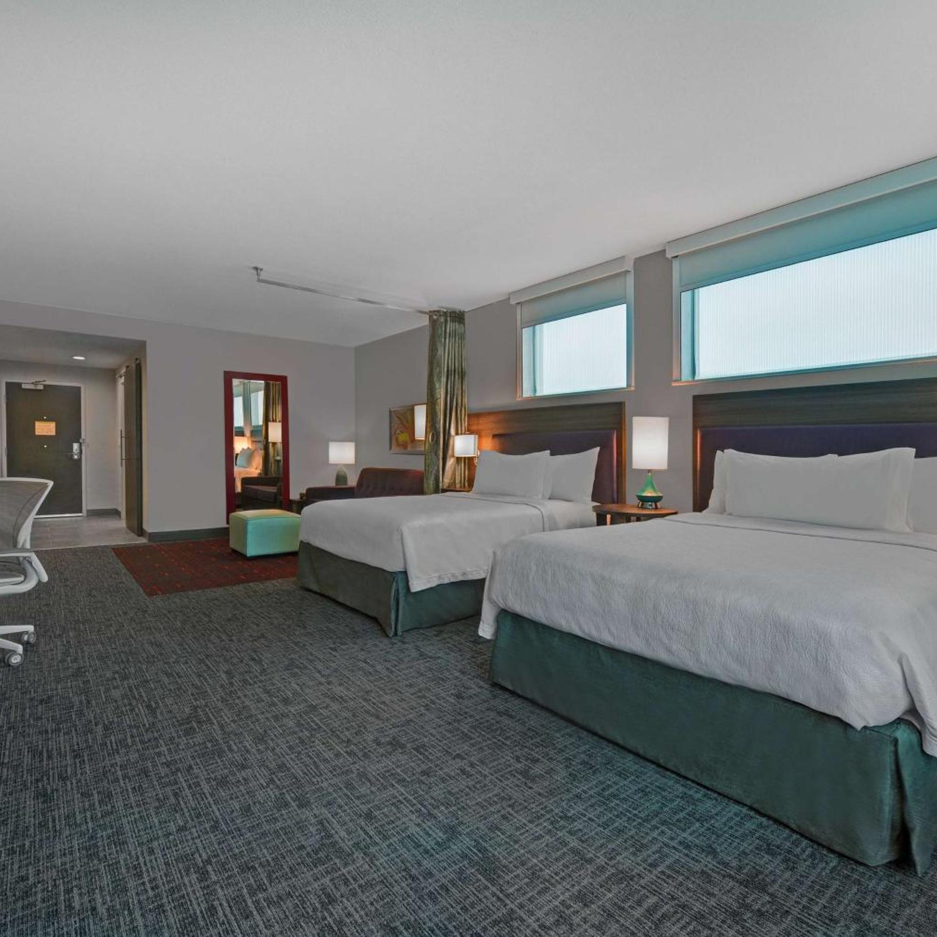 Studio, 2 Queen Beds, Sofa, Accessible