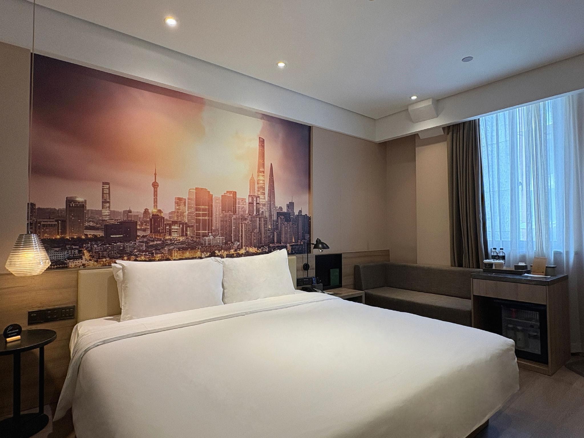 ROOM, DOUBLE BED