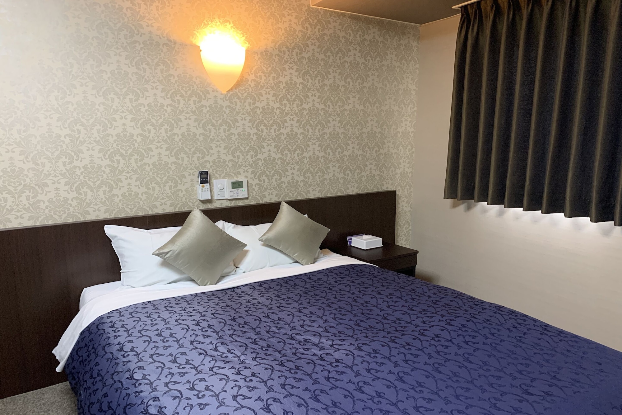 ROOM, DOUBLE BED, SMOKING