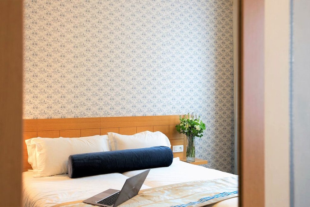 Hotel Romance Malesherbes By Patrick Hayat Formerly Romance Malesherbes 25/66
