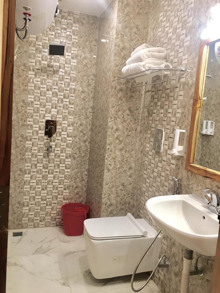 Hotel Khamsum 30/32