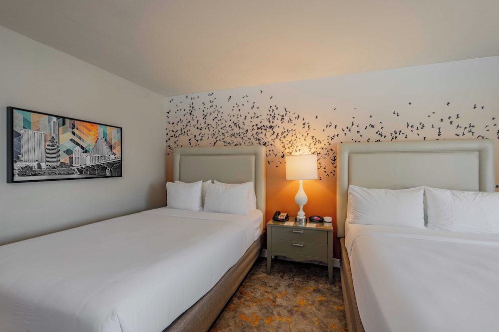 STANDARD, 2 QUEEN BEDS