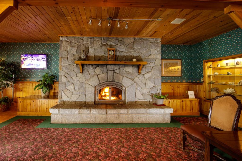 The Summit Inn (ex Howard Johnson Snoqualmie/Summit) 4/33