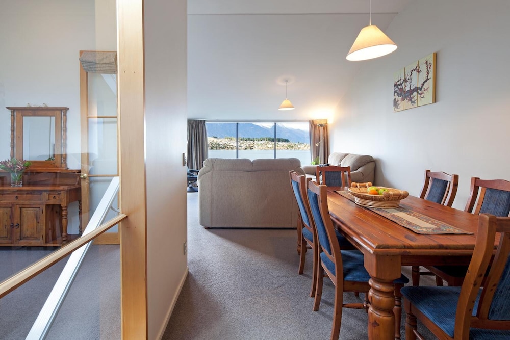 SPINNAKER BAY APARTMENTS 46/68