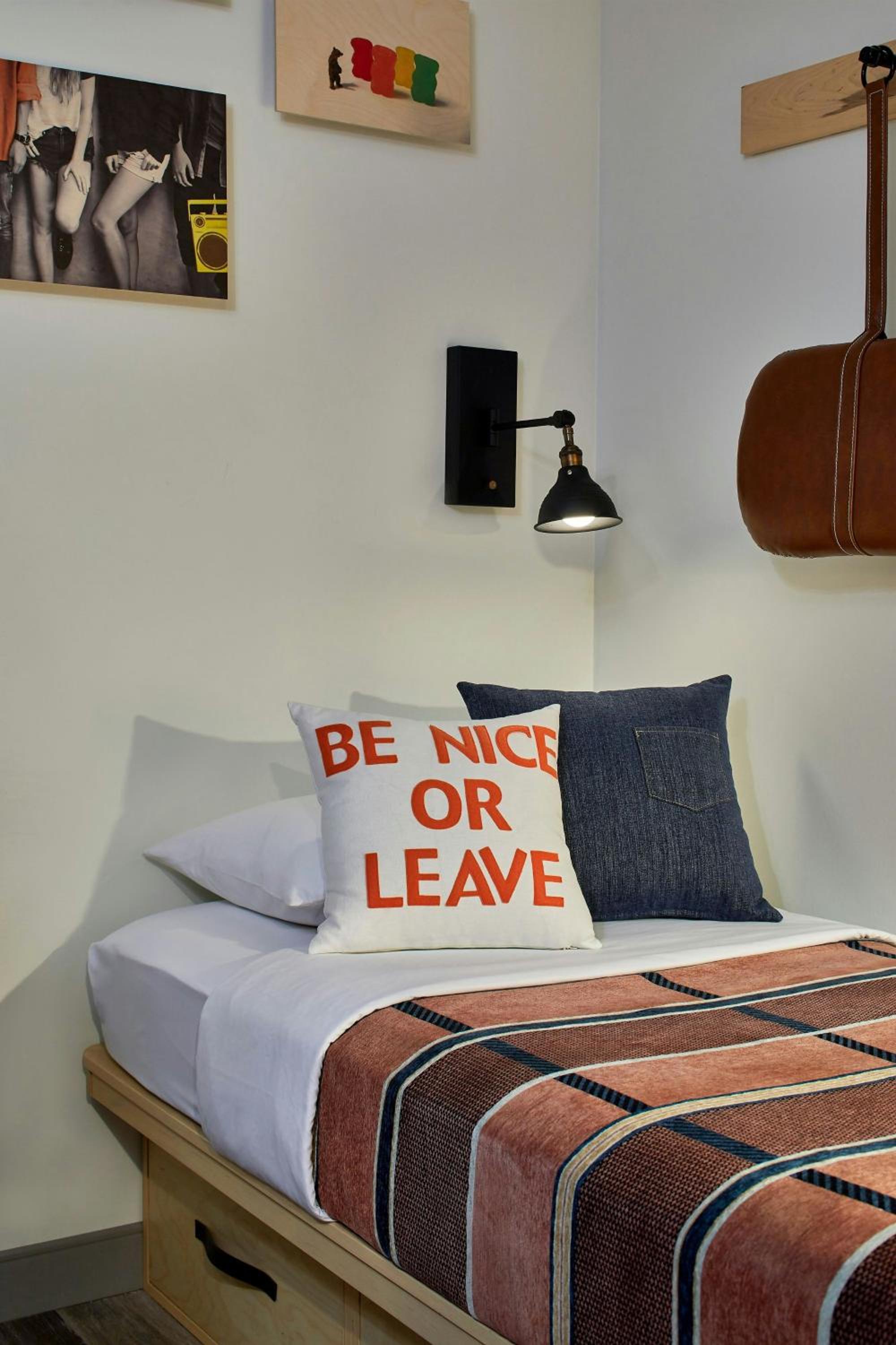 Suite, Queen Bed, Sofa