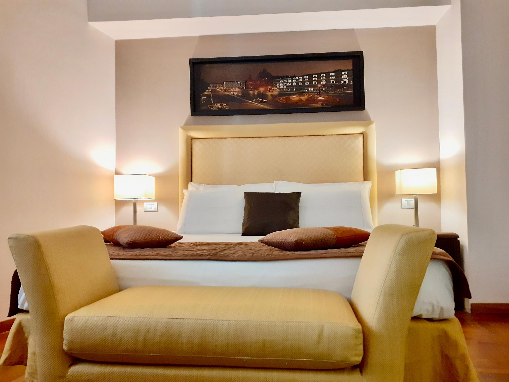 ROOM, DOUBLE BED
