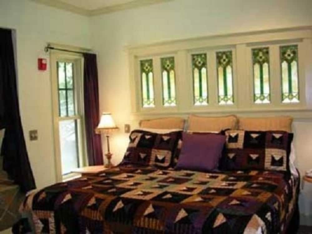 Far View - A Bed & Breakfast Estate 28/50