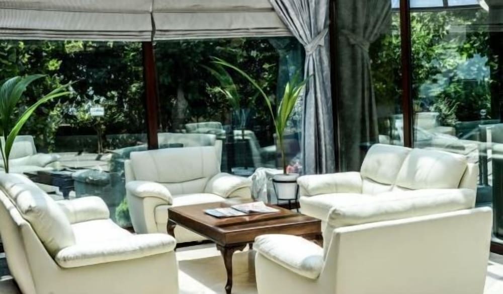 Paradise Island Hotel 30/50