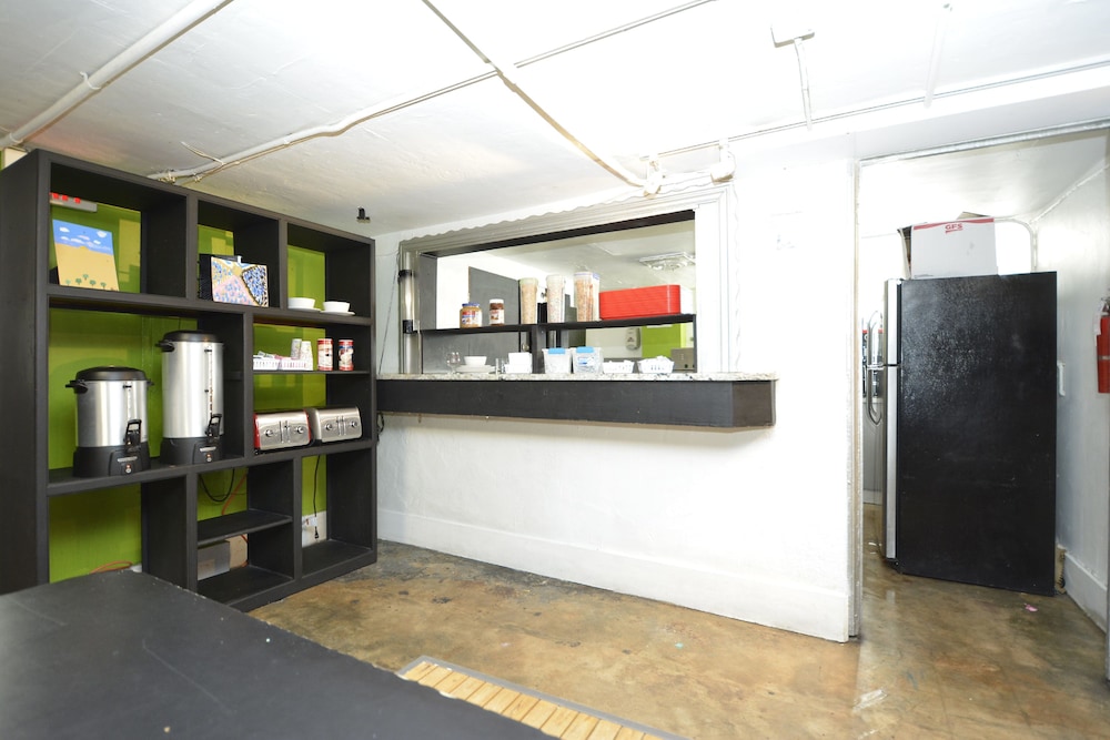 South Beach Rooms and Hostel 6/48