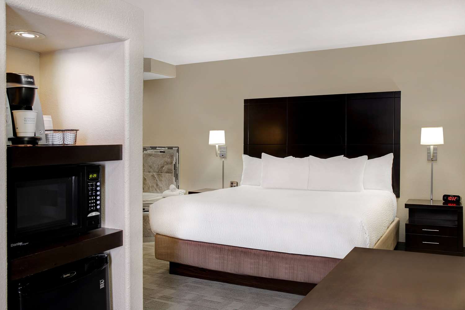 Days Inn By Wyndham Medicine Hat 8/38