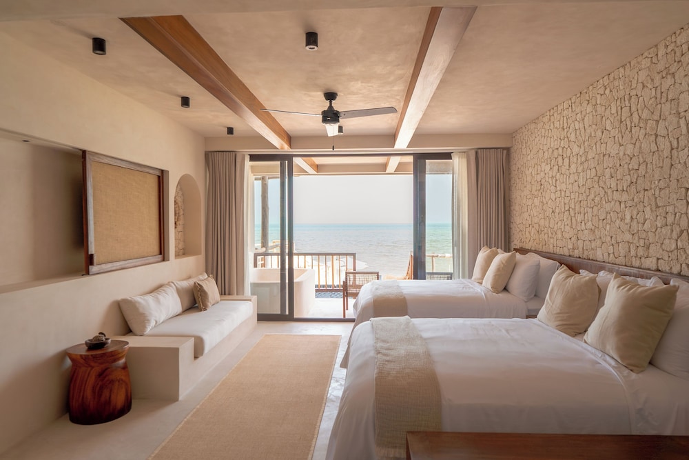 Junior Suite, Studio, 2 Queen Beds, Sea View