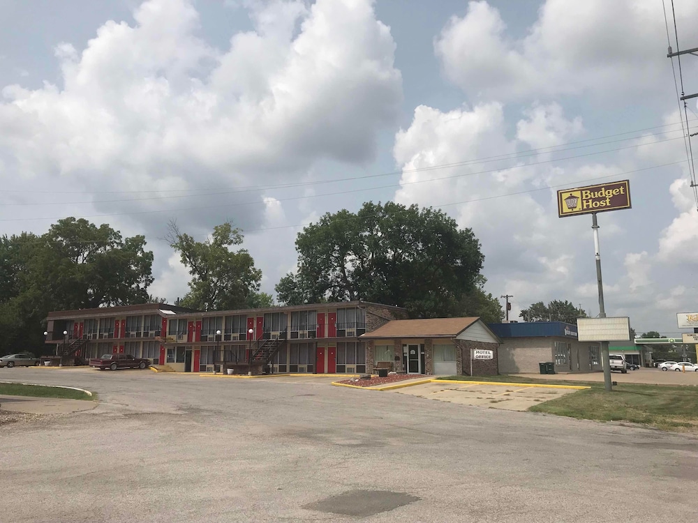 Budget Host Village Inn 1/22
