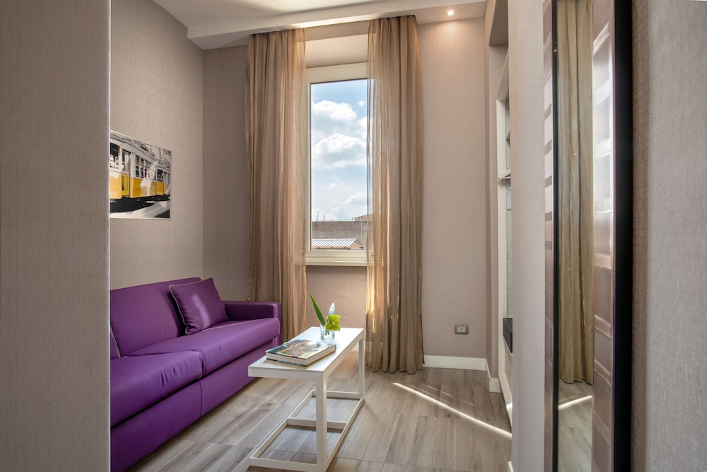 The Guardian Hotel 44/60