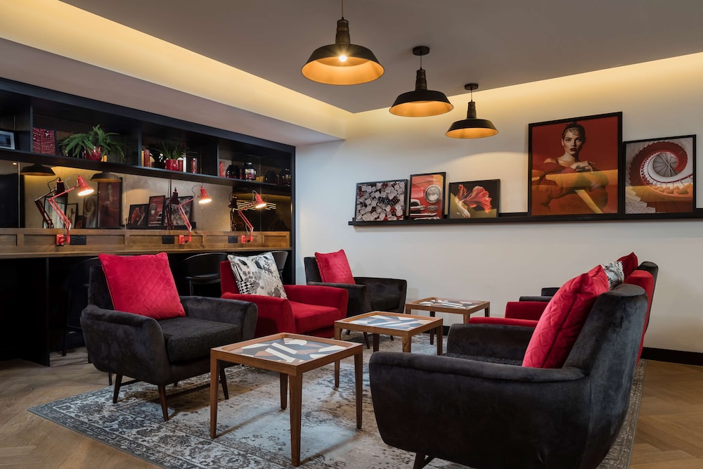 Radisson Red London Heathrow 49/64