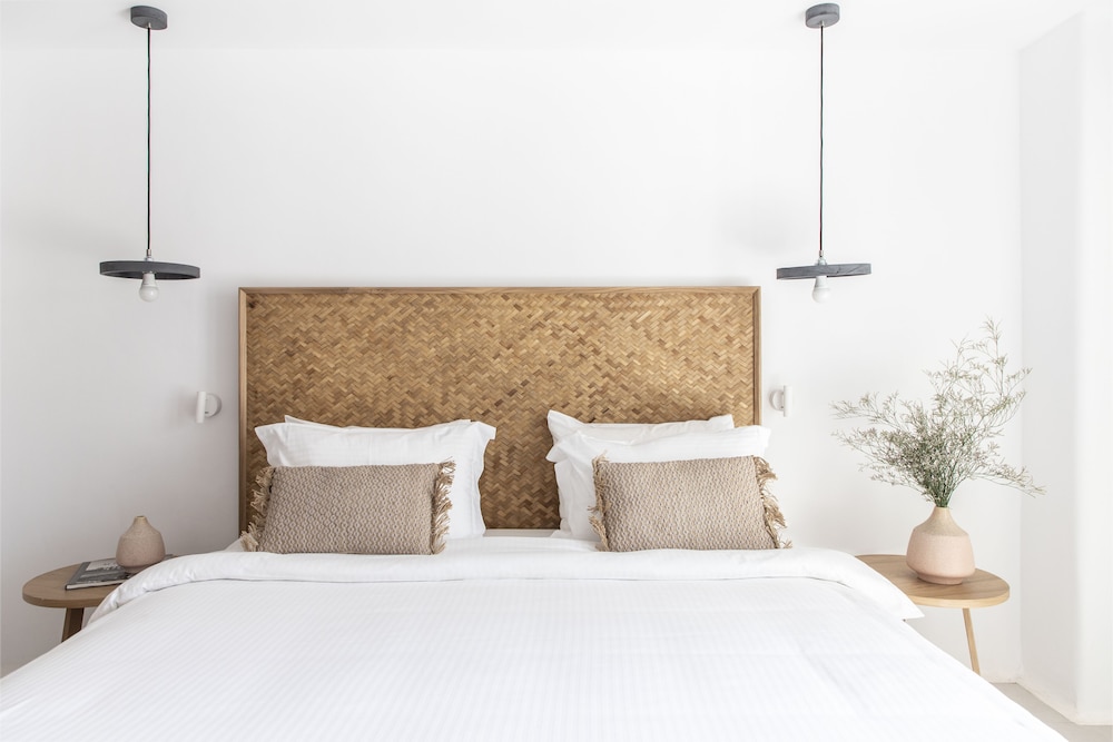 Adorno Beach Hotel and Suites 34/76