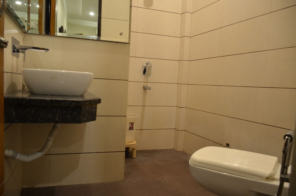 FabHotel KK Continental Albert Rd 18/42