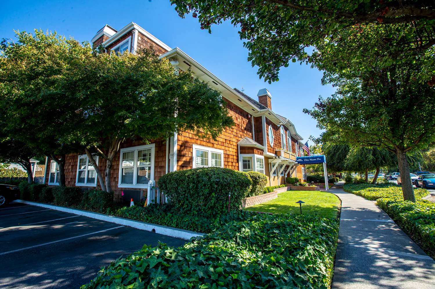 Elm House Inn 44/48