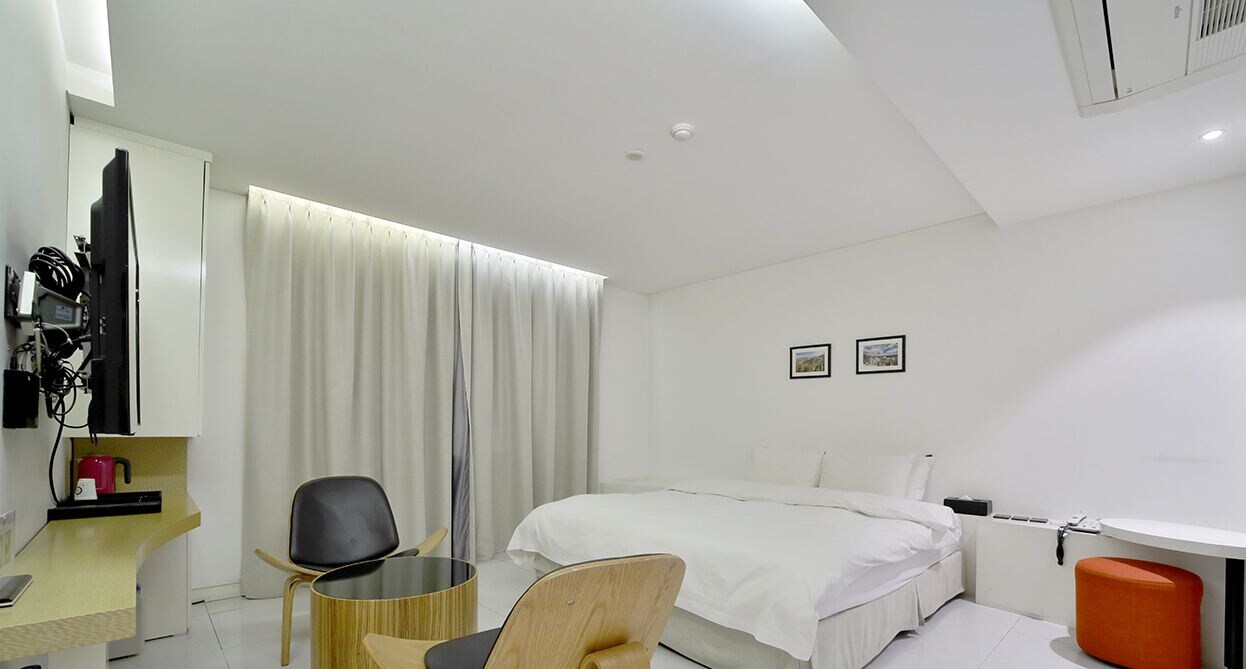 DELUXE, DOUBLE BED