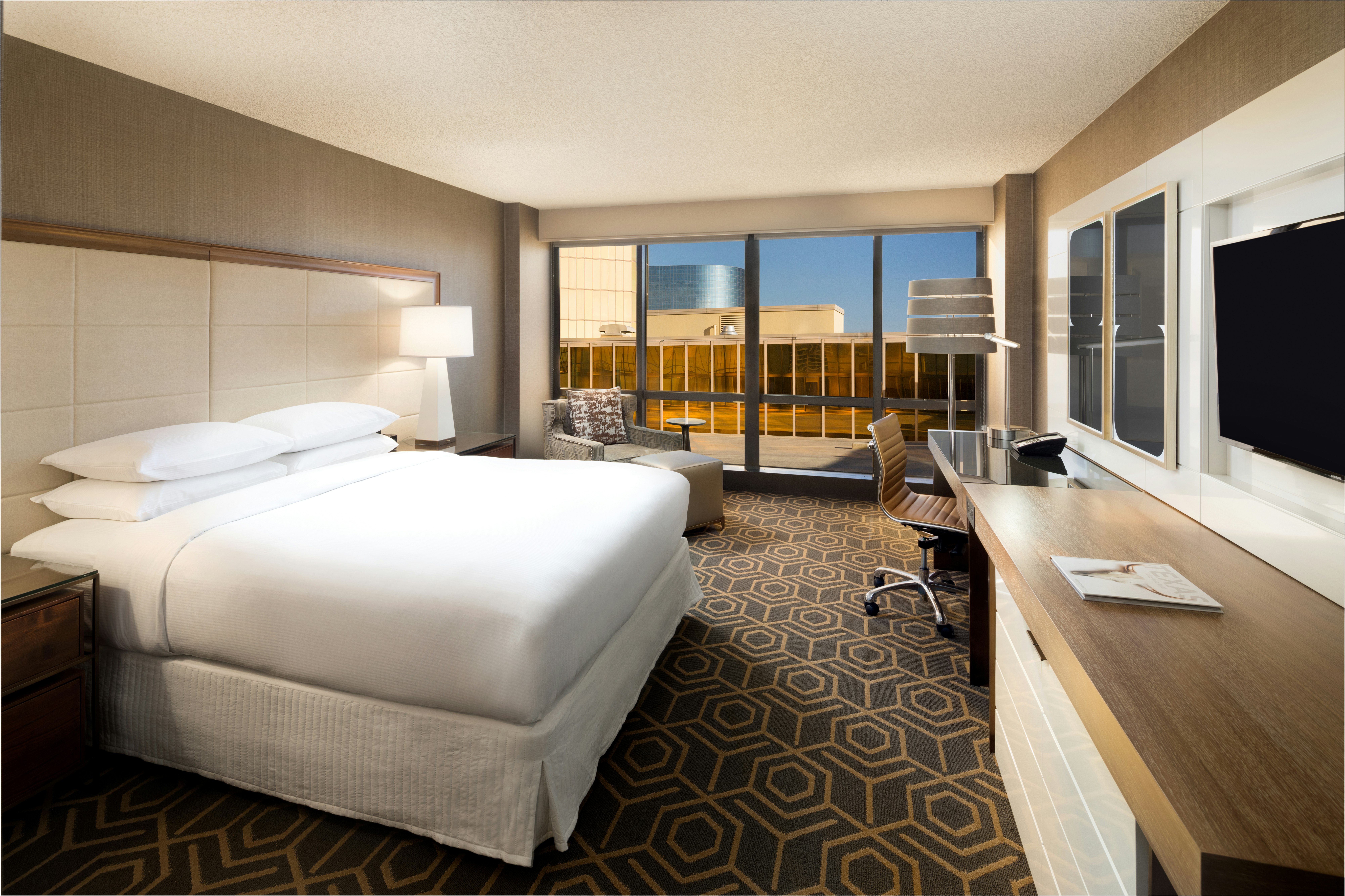 ROOM, QUEEN BED, ACCESSIBLE