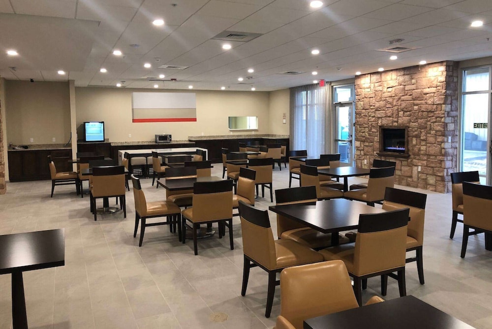 Hawthorn Suites by Wyndham Monahans 11/15