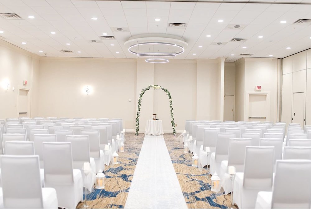 Delta Hotels By Marriott Utica 49/57