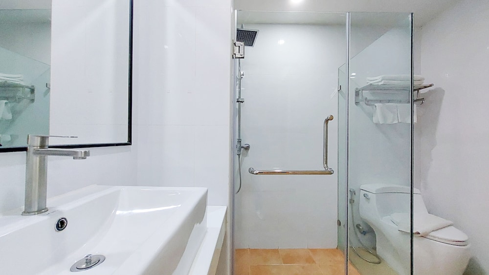 غرفة متصلة ديلوكس بسرير مزدوج وسريرين منفصلين، NJOY Prestige Grand Hotel Don Mueang 6/7