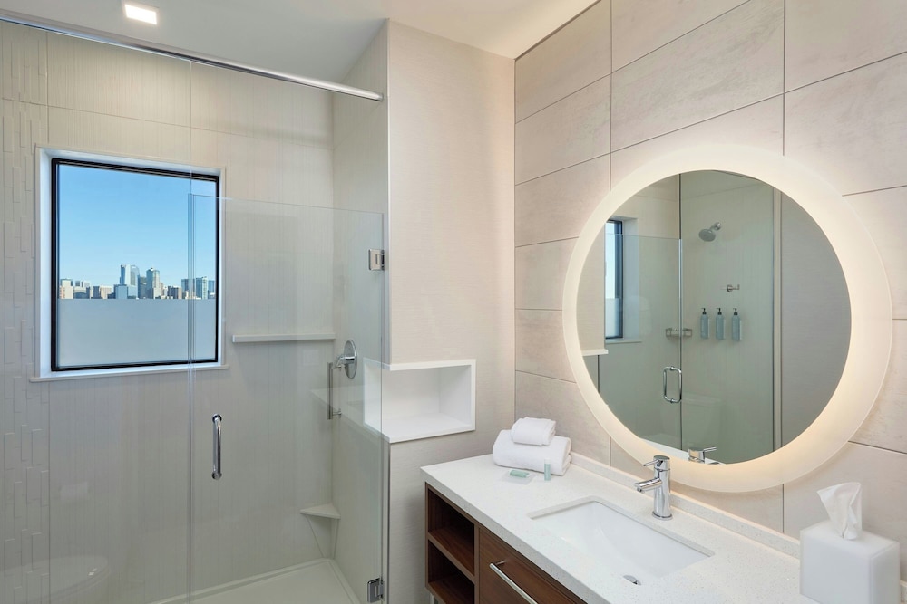 Courtyard by Marriott Denver Downtown West 40/41