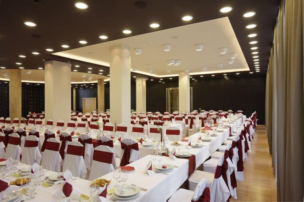 Laterum Conference And Wellness 18/24