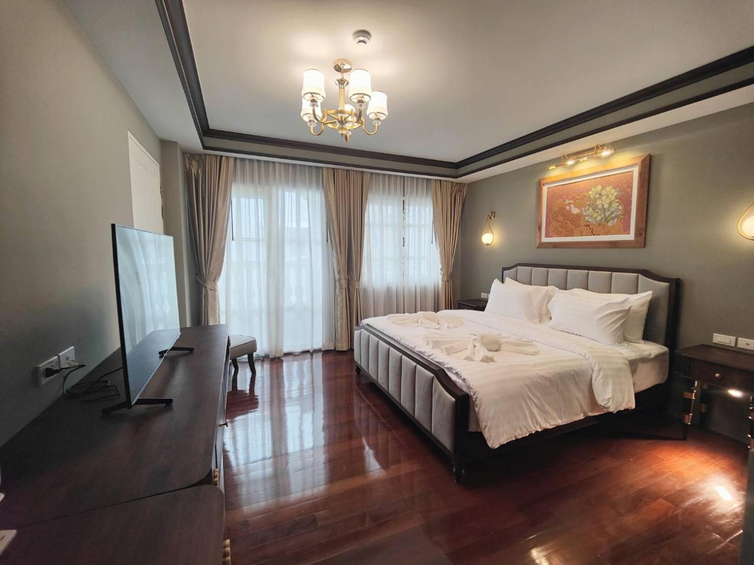 Siri Grand Bangkok Hotel 12/50