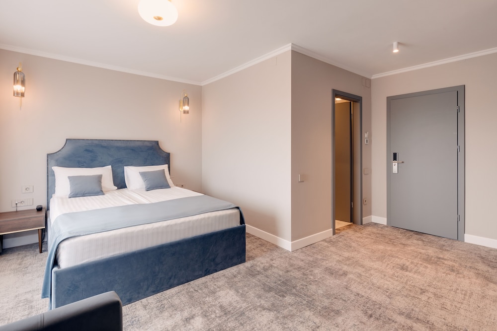 Hotel Meridian 11/50