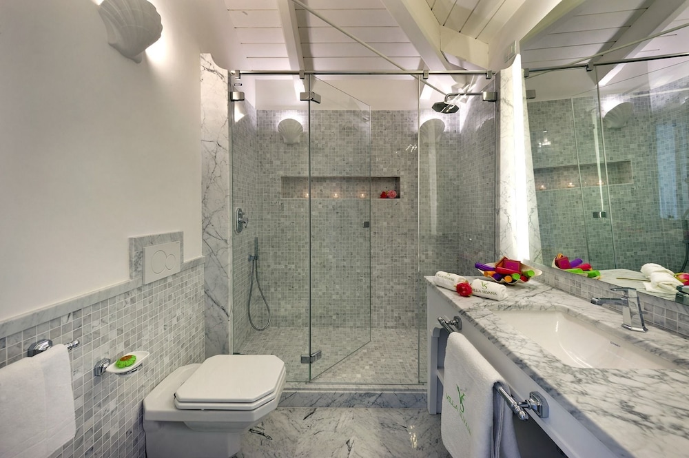 DELUXE, SUITE, SEA VIEW, JETTED TUB