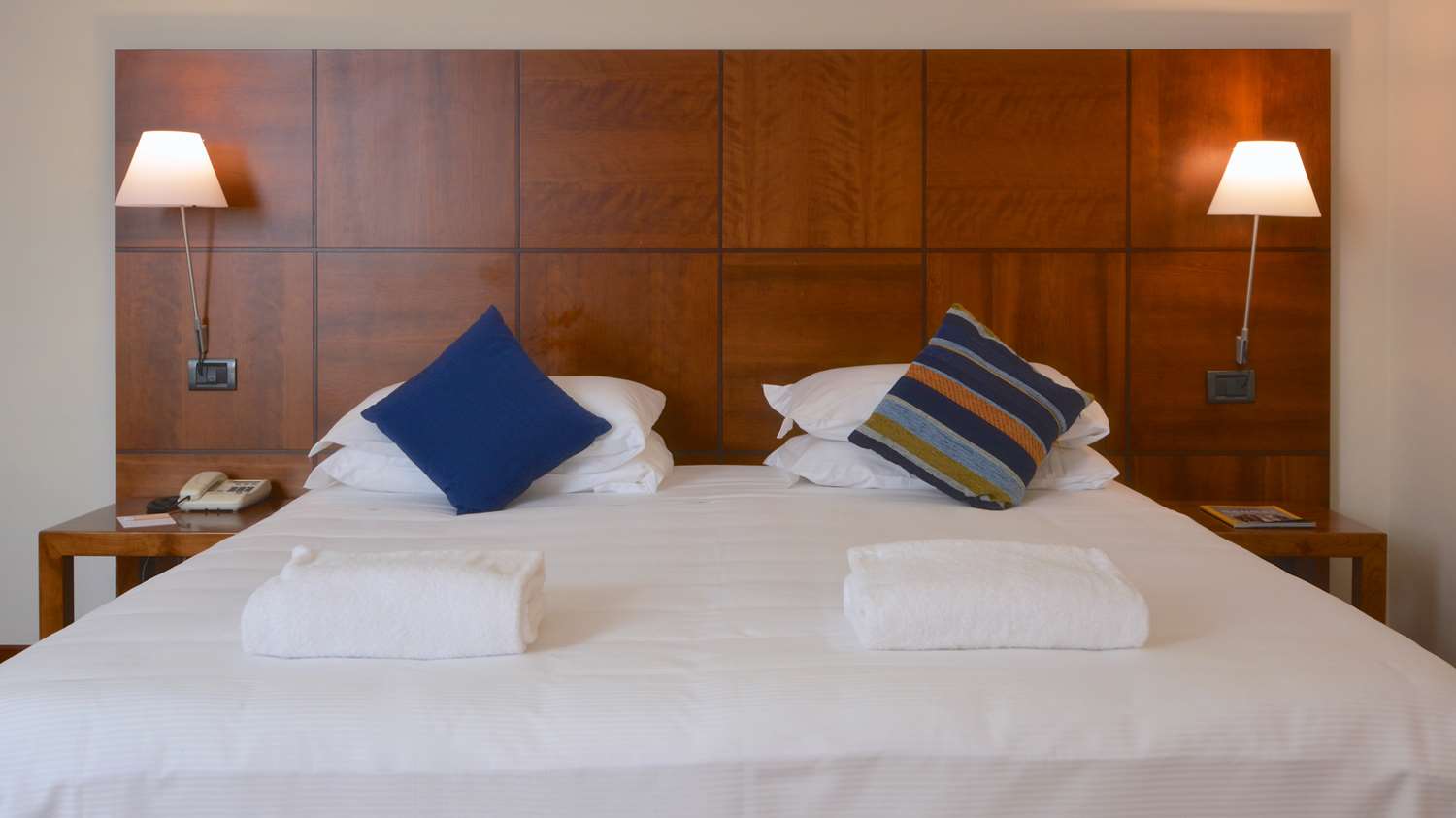 Room, Single, 2 Queen Beds, 2 Balconies