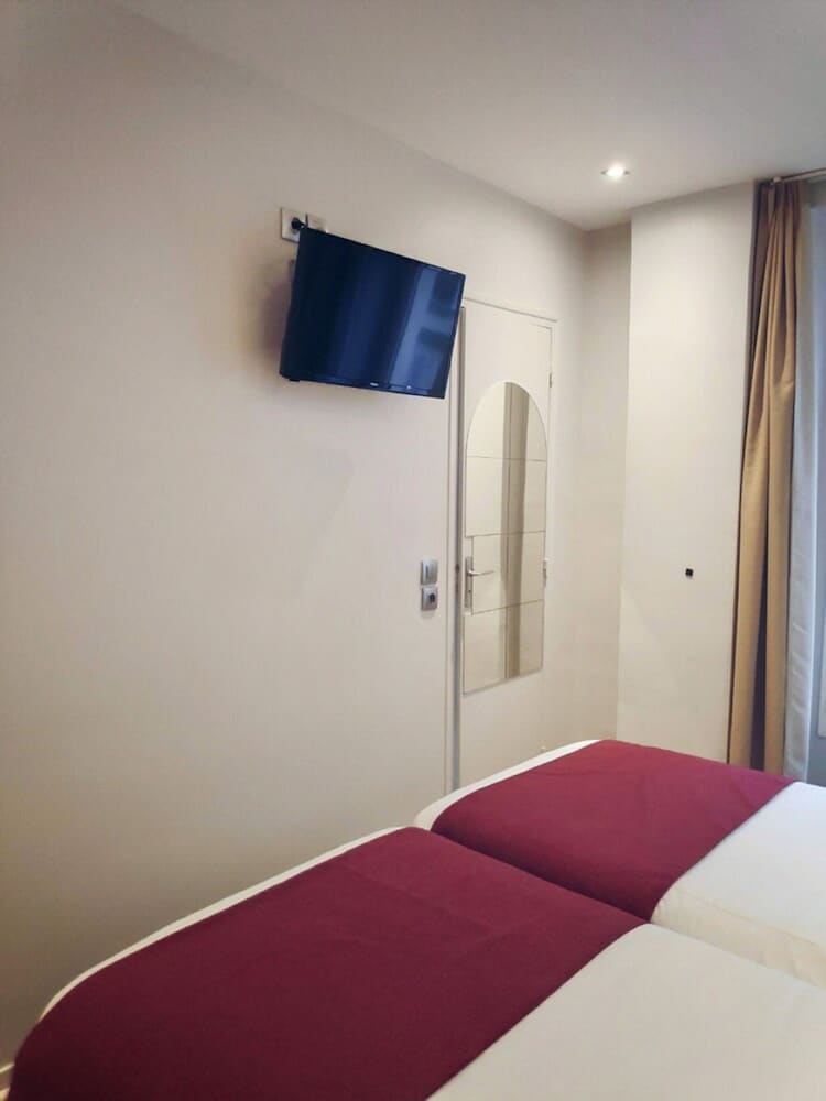 Little Hotel 16/32