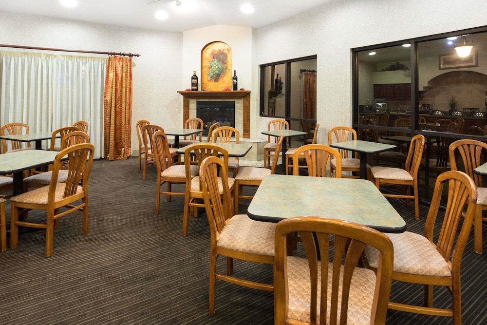 Hawthorn Suites By Wyndham Napa Valley 34/42