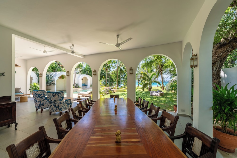 Nomad Beach Resort 52/76