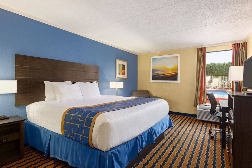 Days Inn & Suites by Wyndham Fort Bragg/Cross Creek Mall 19/41