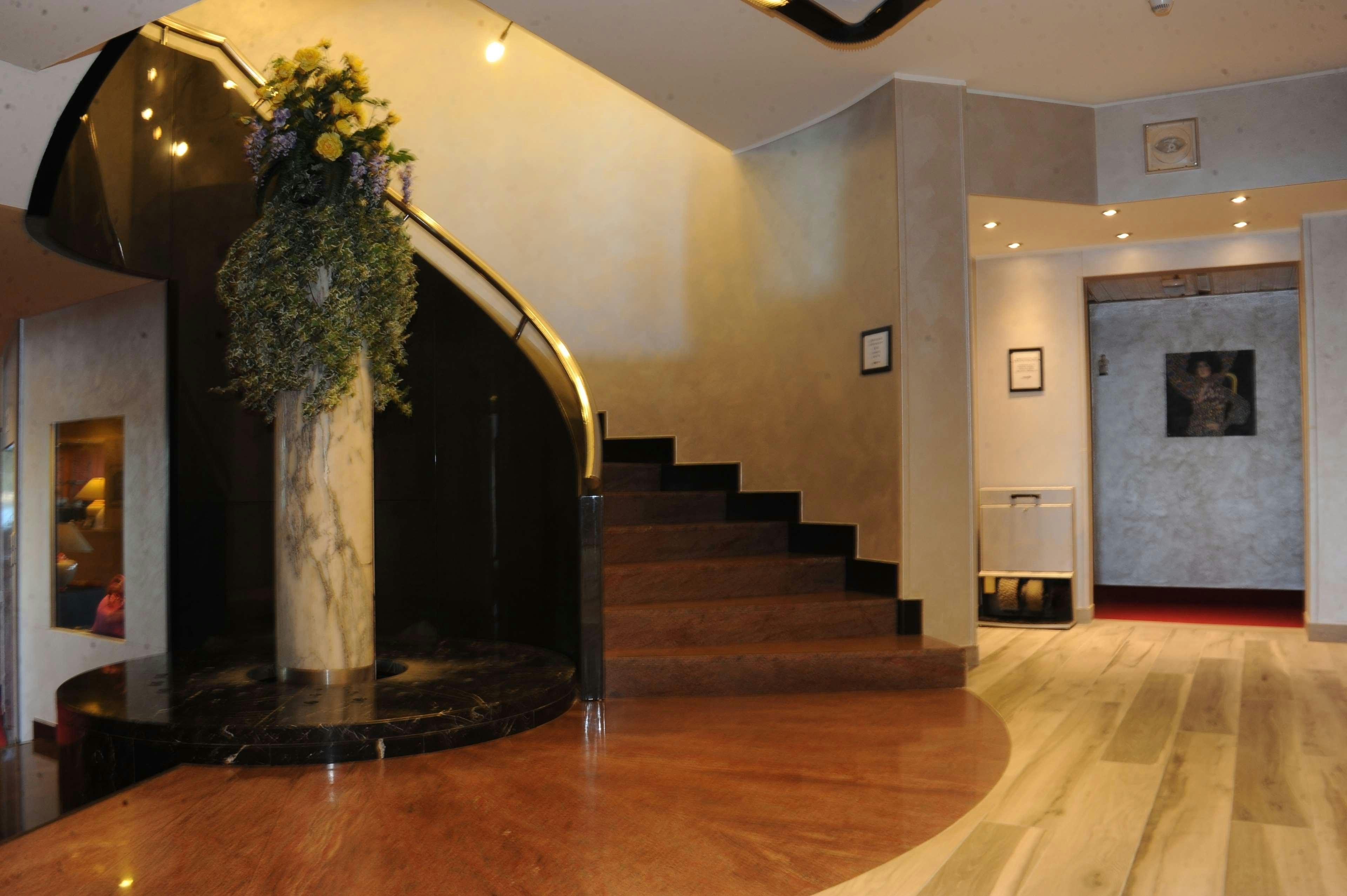 Hotel Concorde 5/48