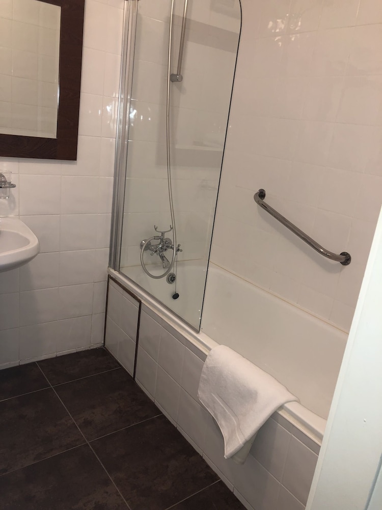 Castle Oaks House Hotel 18/58