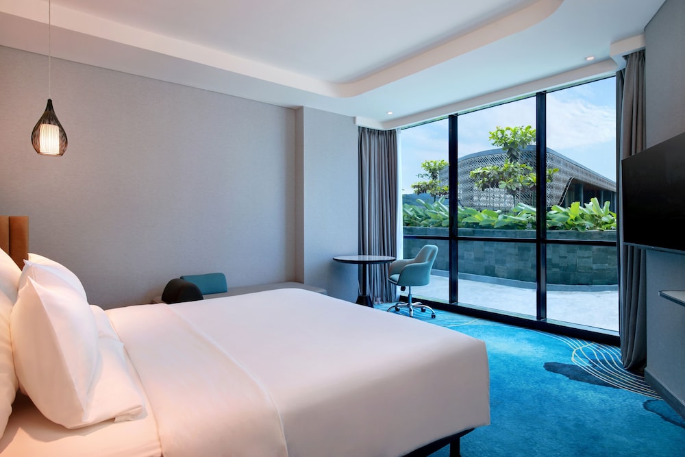 EXECUTIVE, KING BED
