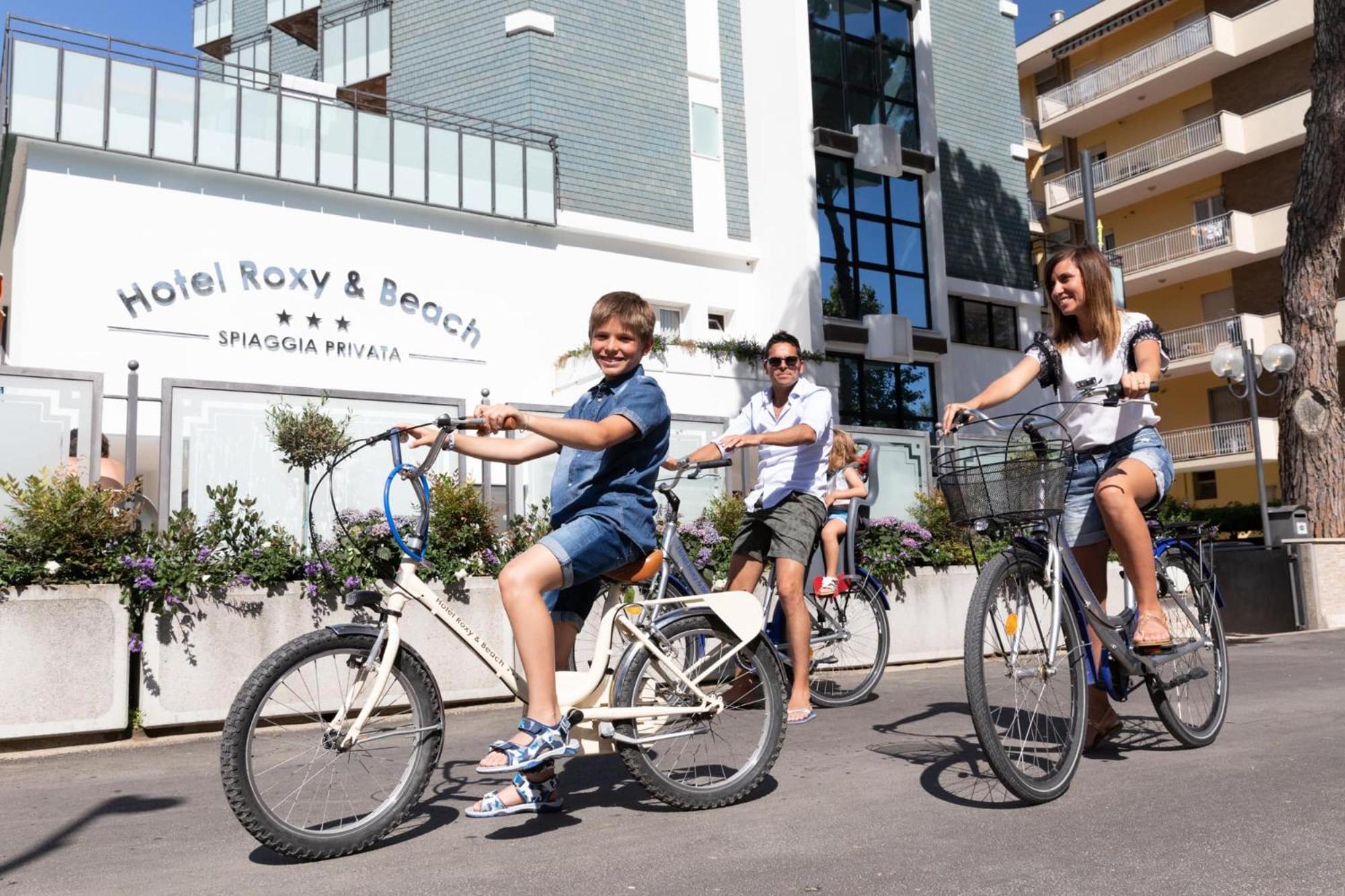 Roxy & Beach Hotel 35/43