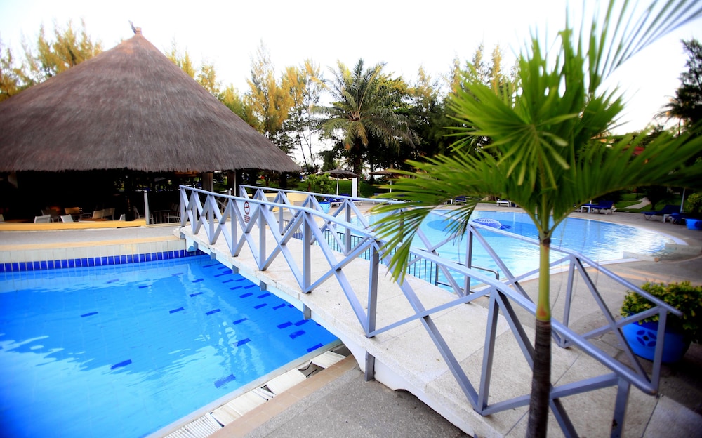 The Kairaba Beach Hotel 48/75