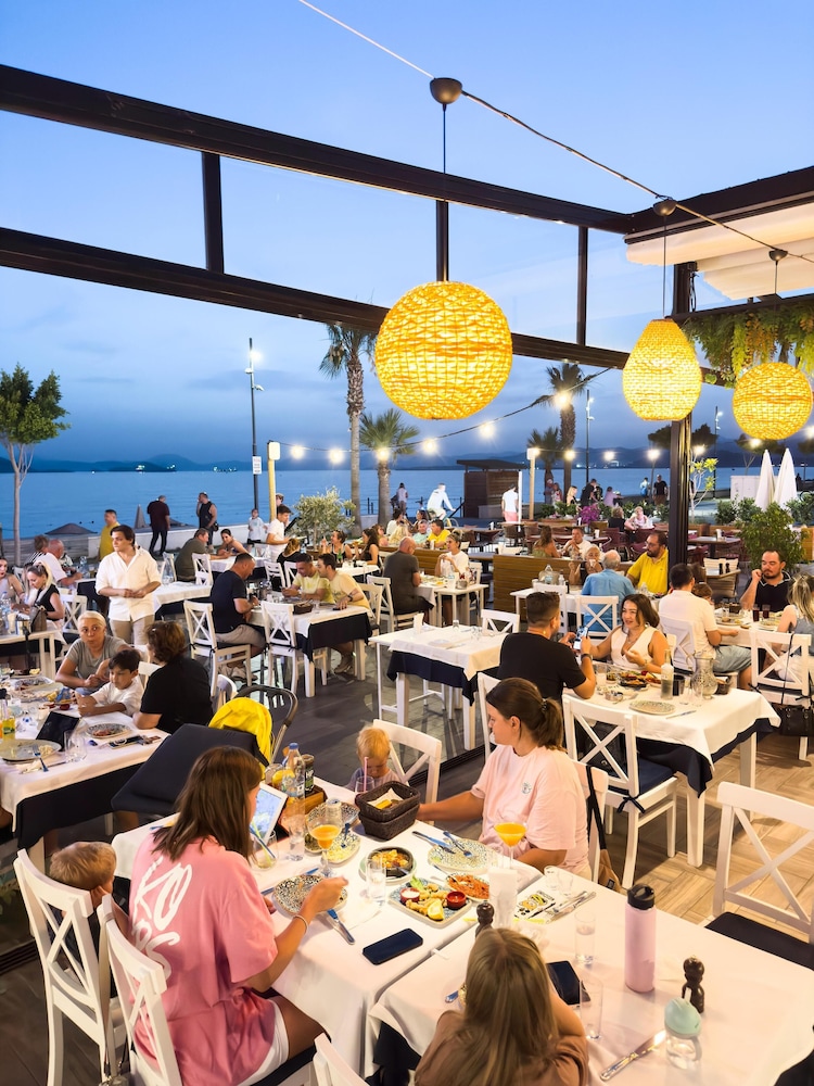 Uras Beach Hotel 33/50